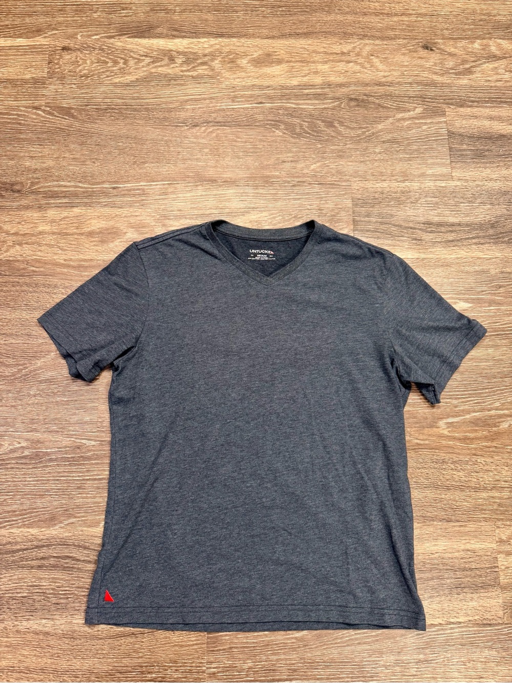 UNTUCKit Men’s Medium Charcoal Heather Ultrasoft V-Neck T-Shirt Cotton Blend